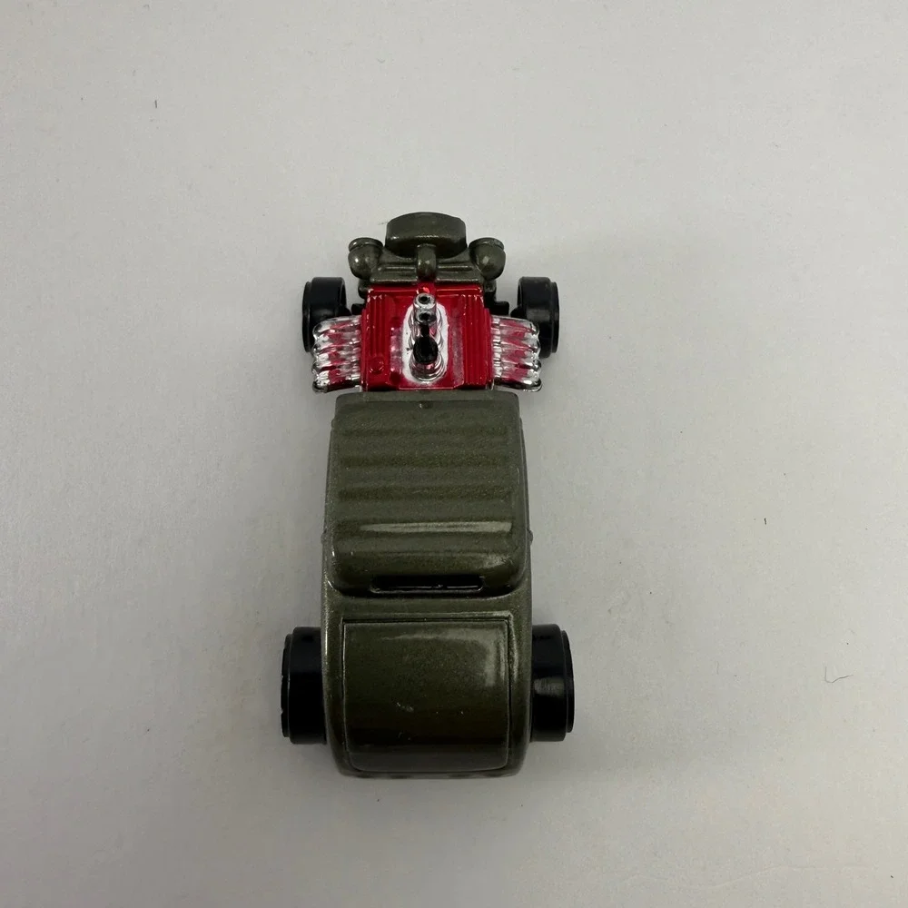 Maisto Knuckle Dragger Hot Rod Diecast Car Metallic Green Red Engine 11414